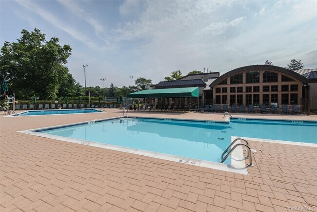 Building Photo - 7 Meadowood Dr