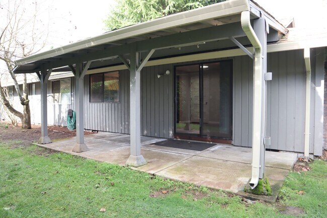Building Photo - 10111 NE Tanglewood Dr