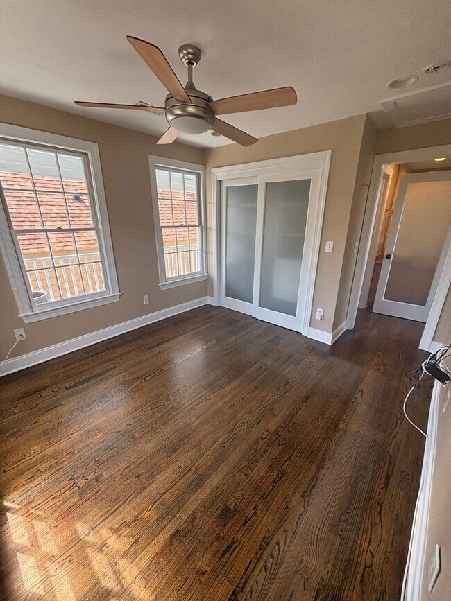 Building Photo - 2 Bedroom 2.5 Bathroom in The Charleston P...