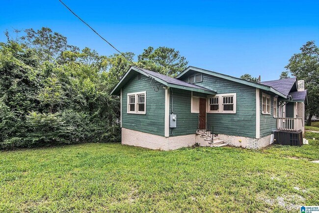 Building Photo - Charming Craftsman Bungalow in South East Lake