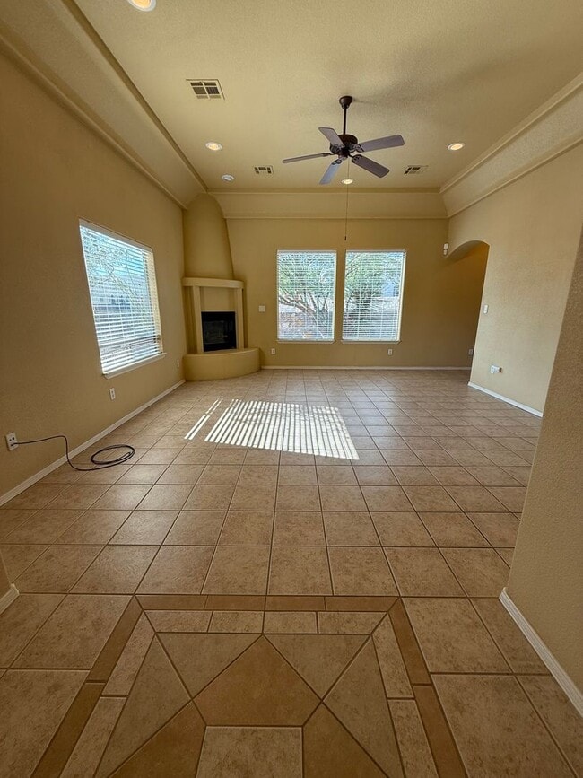 Building Photo - Beautiful 3 Bedroom Home! Available Now!