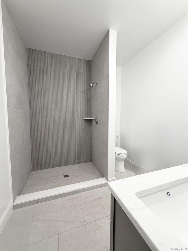 Building Photo - 905 Oakridge Cmns