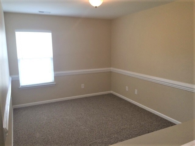 Building Photo - 2590 Leighswood Dr