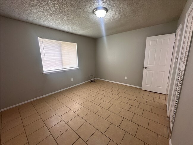 Building Photo - 7207 Caracas Dr