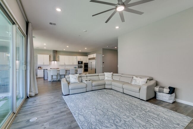 Building Photo - Furnished Luxury Rental with Mountain View...