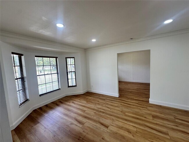 Building Photo - 3701 Southview Dr