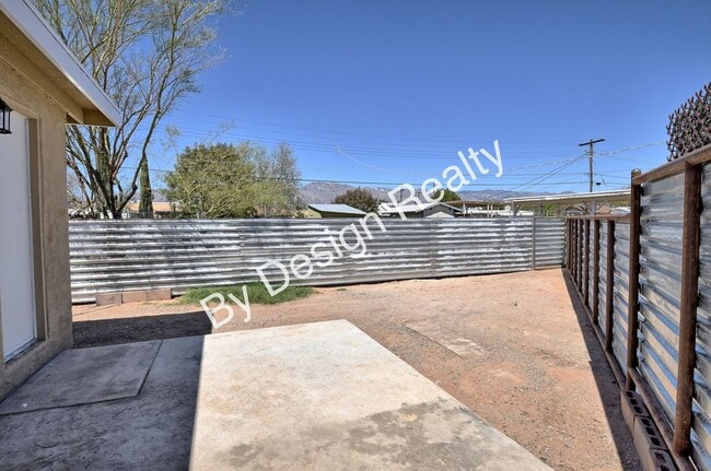 Building Photo - Updated Midtown 1 Bed 1 Bath