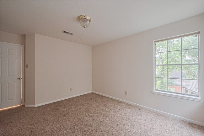 Building Photo - 1327 W Forest Dr