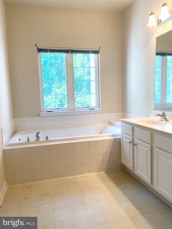 Building Photo - 12646 Heron Ridge Dr