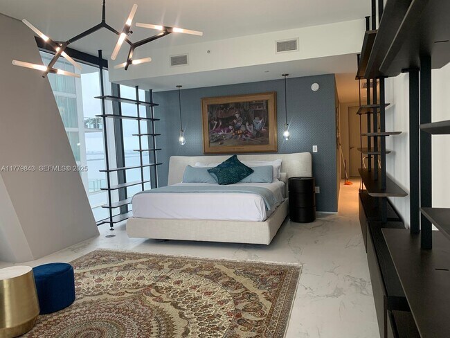 Building Photo - 1000 Biscayne Blvd