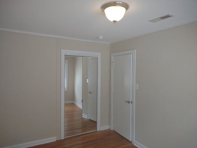 Building Photo - 2 Bedroom 1 Bath Condo in the Cottages of ...