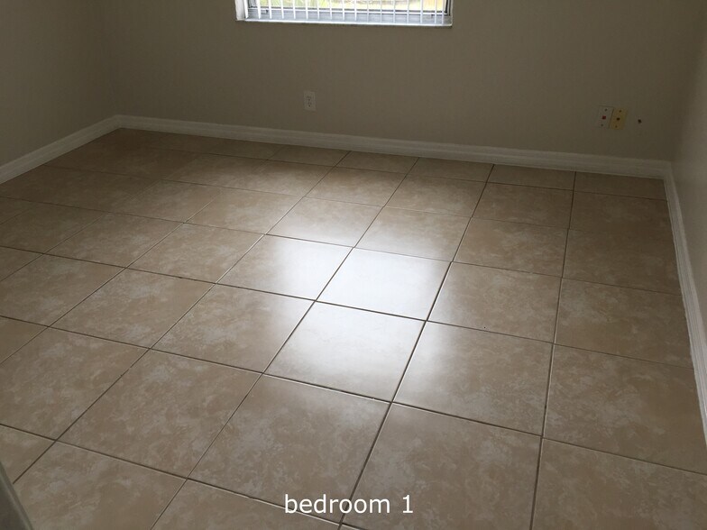 Building Photo - 415 Fox Pl