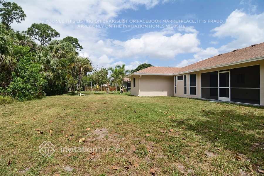 Building Photo - 1070 SW Aurelia Ave