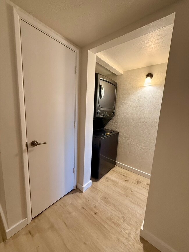 Building Photo - 3301 E Earll Dr