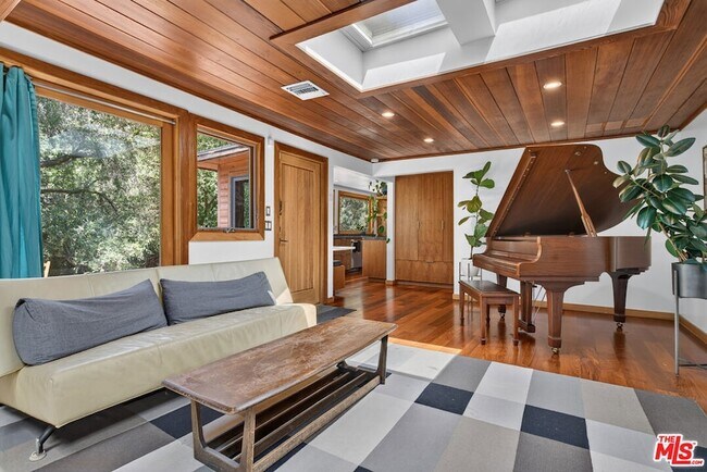 Building Photo - 1738 Topanga Skyline Dr