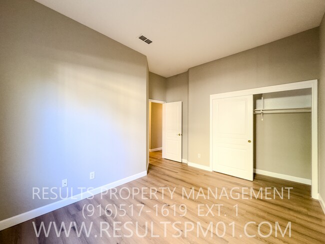 Building Photo - Lovely 4 bedroom Roseville home Olympus po...
