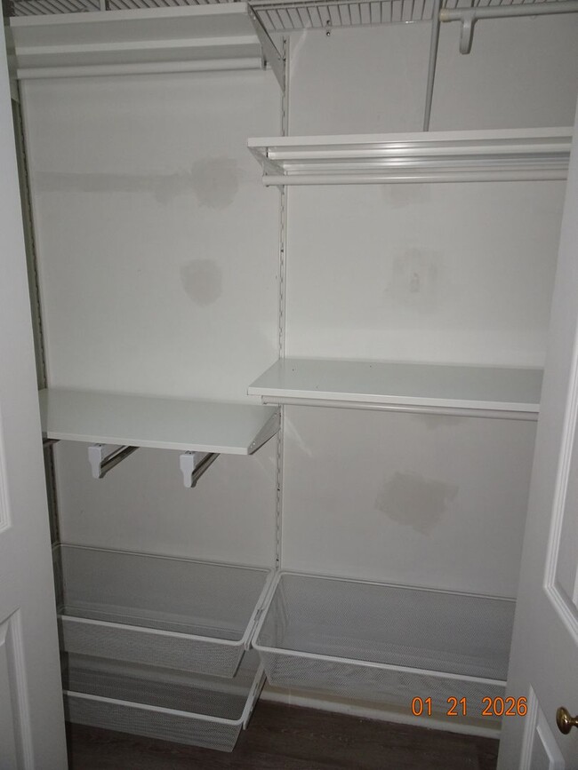 Building Photo - 4 bedrooms 2.5 bathrooms Single Family Home for Rent