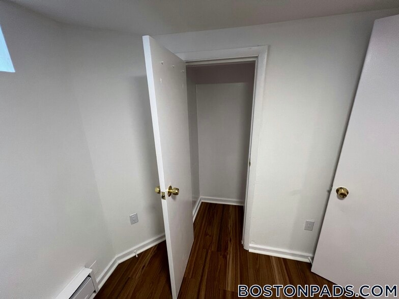 Building Photo - 684 Parker St