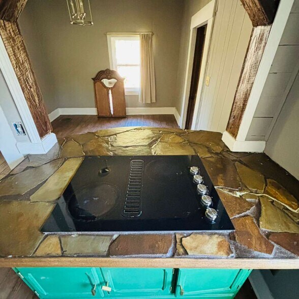 Building Photo - 17 School Rd