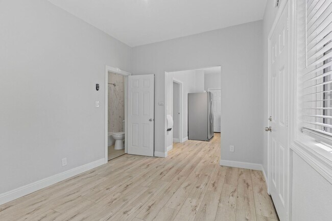 Interior Photo - 338 - 350 E. 7th St.
