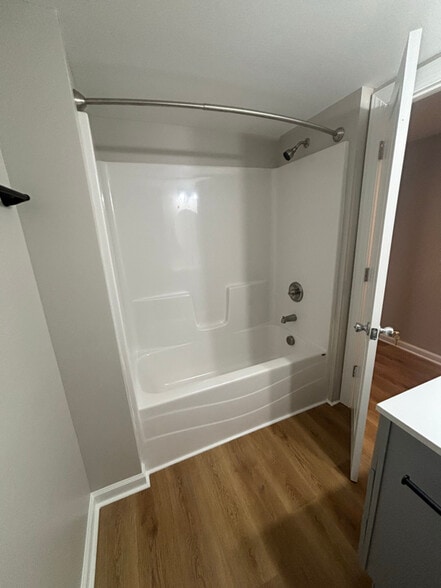 Building Photo - 626 Middle St