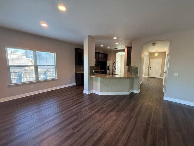 Building Photo - New Braunfels Gem!