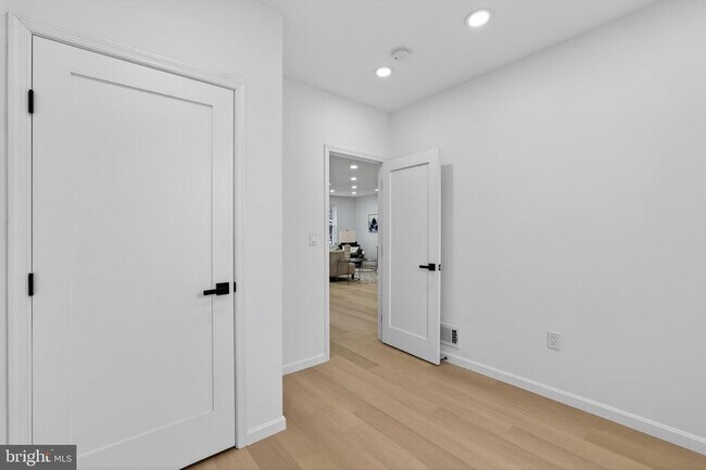 Building Photo - 2932 Yost Pl NE