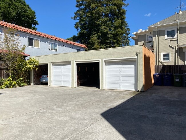 Building Photo - Two story unit w/ spiral staircase blocks ...