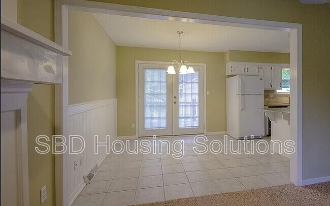 Building Photo - 512 NE Weathervane St