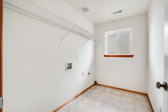 Building Photo - Spacious 5-Bed Bethany Home with Solar, A/C & Private Wooded Setting — Available Now!