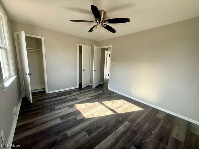 Building Photo - 2027 Warrensville Center Rd