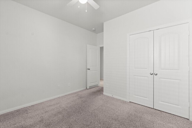 Building Photo - 4234 Green Landing Dr