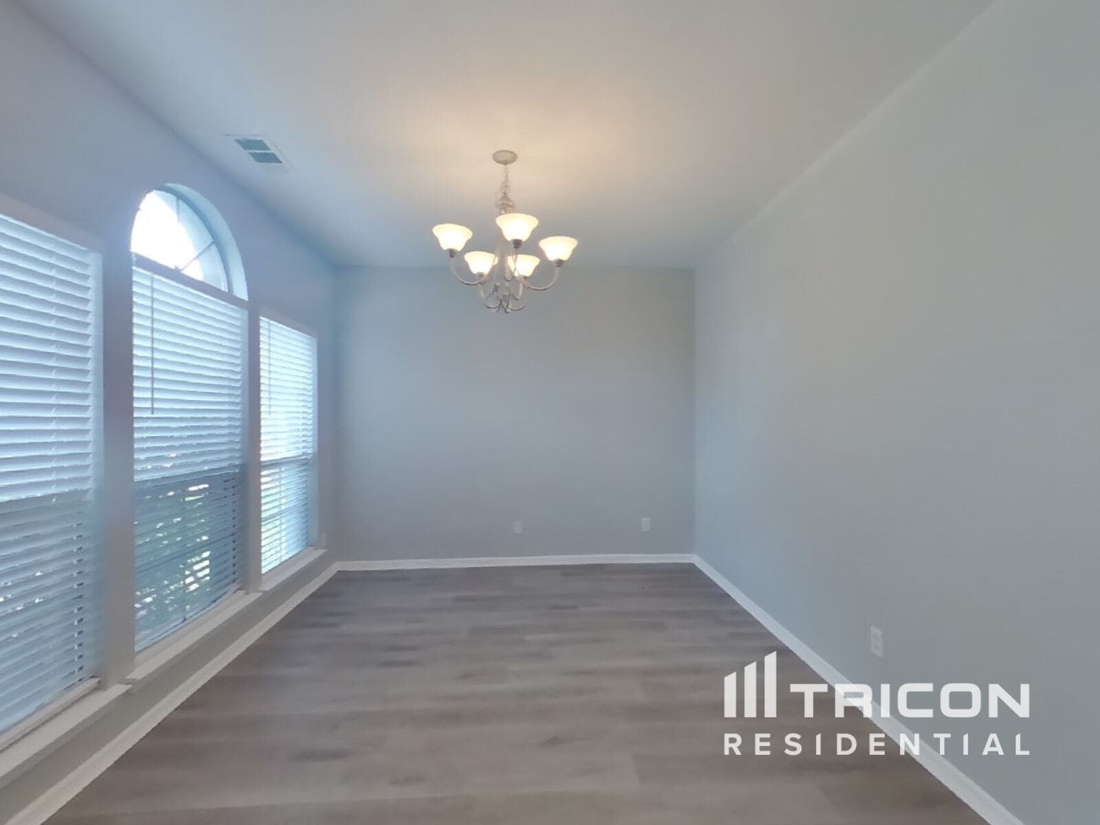 Building Photo - 511 Wolf Dr