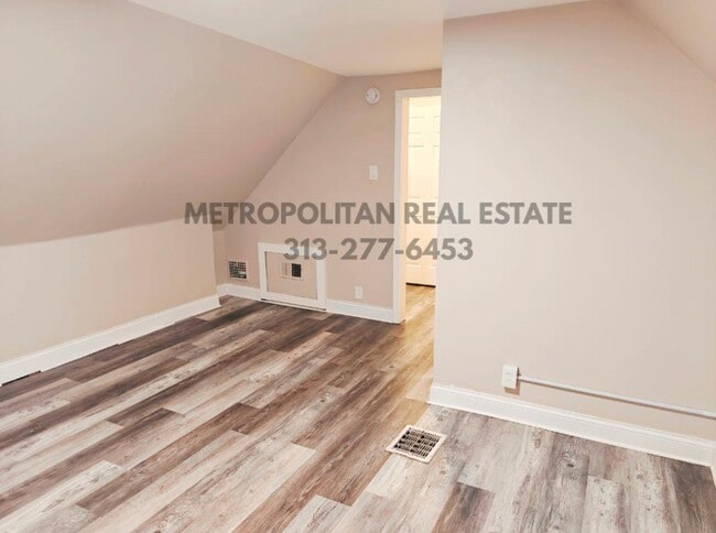 Building Photo - 4476 Monroe St