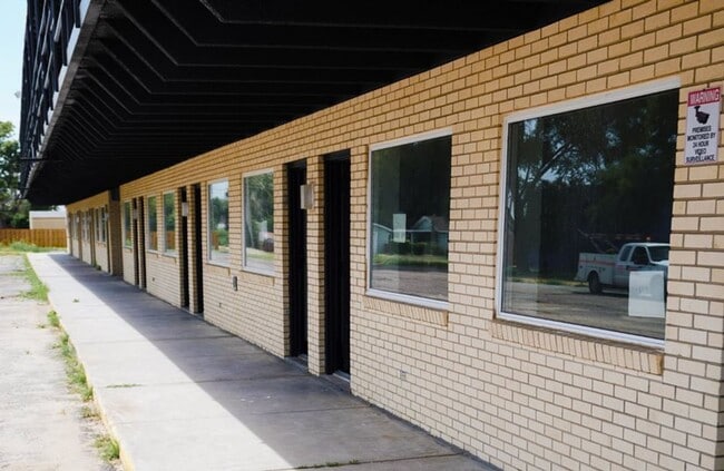 Building Photo - 1408 Buffalo Jones Ave