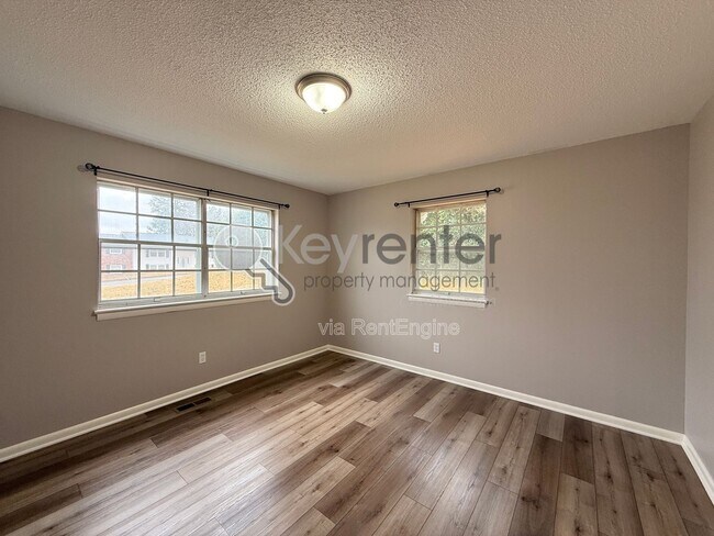 Building Photo - 4627 Hillmont Ln