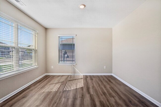 Building Photo - Fantastic 5bd/3ba home! Let yourself in!