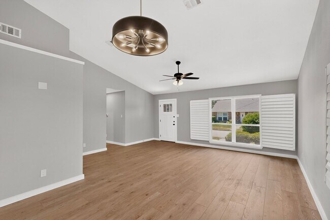 Building Photo - 4420 Seville Ln