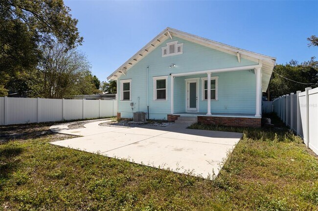 Building Photo - 506 E Robles St