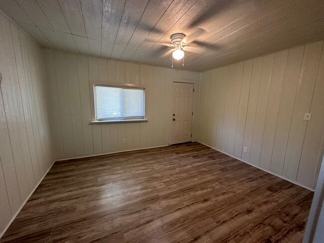 Building Photo - Remodeled 3 Bedroom House