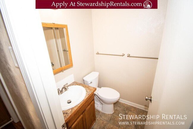 Building Photo - 5051 Forsythia St