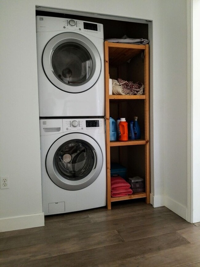 Building Photo - Little Italy 2bed Townhouse, Wait, how cut...