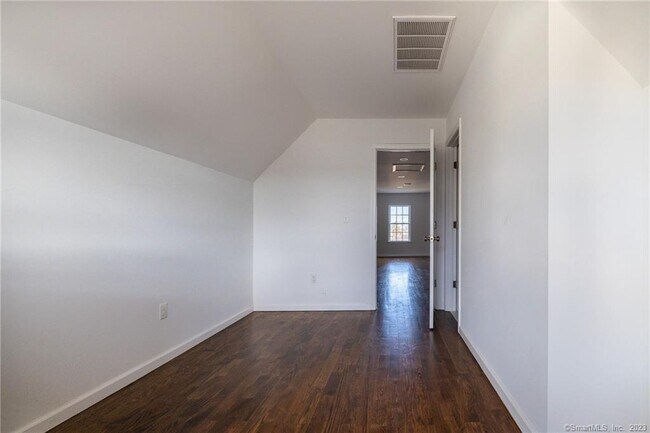 Building Photo - 340 Pleasantview Ave