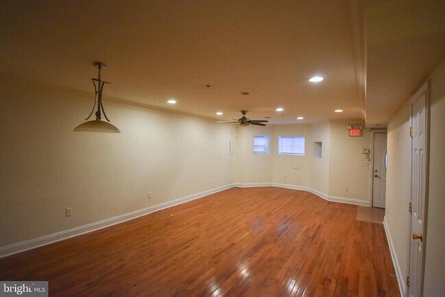 Primary Photo - 13 S St NE