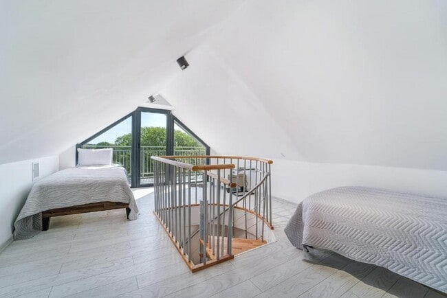 Building Photo - 1409 E M. Franklin Ave