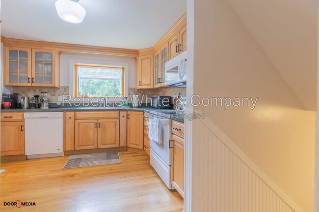 Building Photo - 73 Montclair Dr