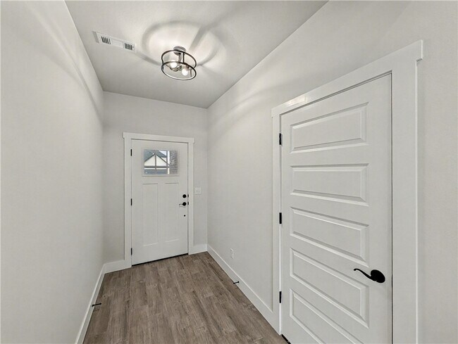 Building Photo - 6907 SW High Meadow Blvd