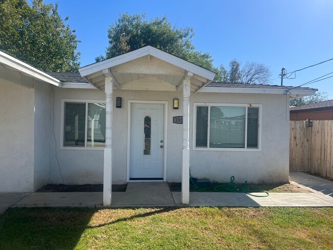 Building Photo - Charming 3 bedroom & 2 bath For Rent!