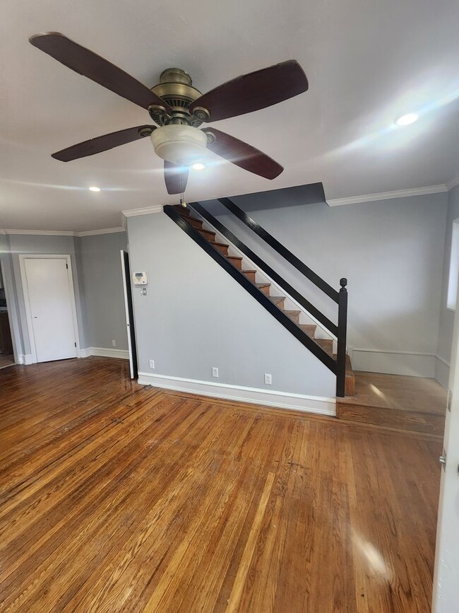 Building Photo - East Oak Lane House for rent with front porch and rear yard