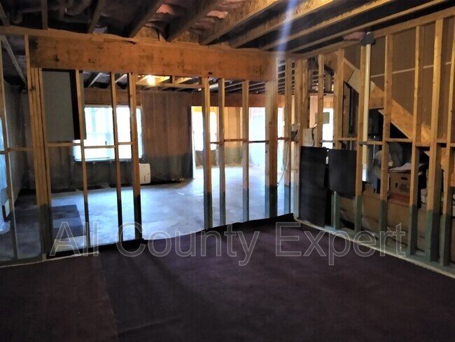 Building Photo - 635 Glenish CT